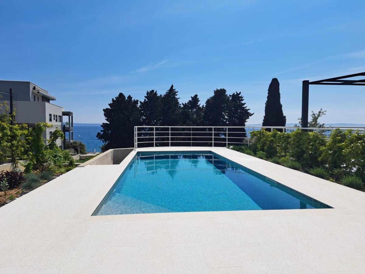Apartment With Private Pool Split Exterior foto
